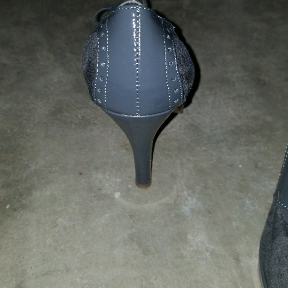 Heels - Picture 3 of 5